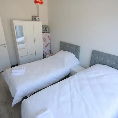Sky Park Suites アパート