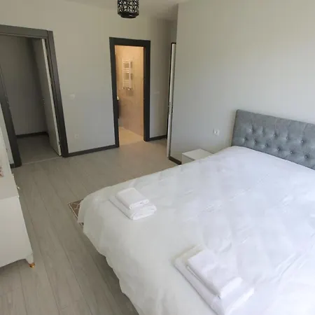 Sky Park Suites アパート